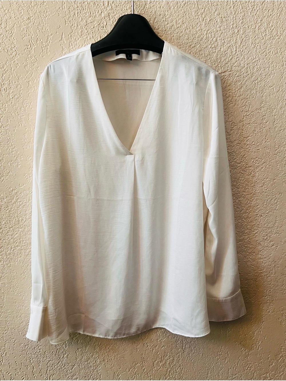 Banana Republic Drapey V-neck Blouse Cream Sz Large Long Sleeve